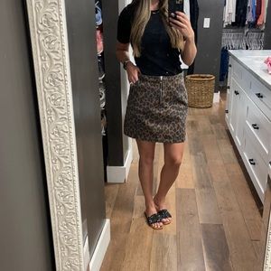 NWT skirt from Magnolia Boutique. Zipper front